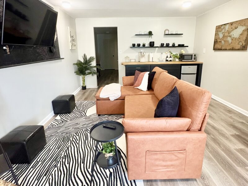 Cozy and Modern Guest Suite. Superior to a hotel room. Near Soccer HQ and Town Trilith