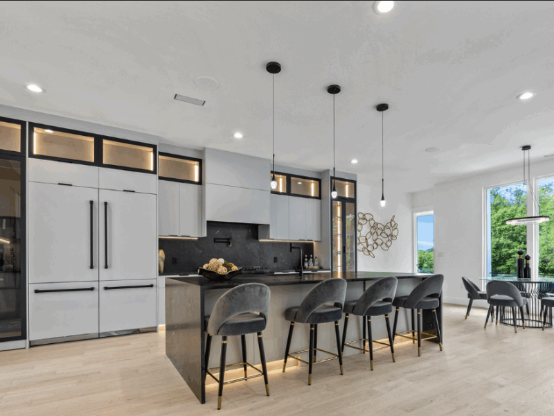 FIFA Housing & Modern Estate for Teams and Staff | Heated Pool + Theater & Gym | Sleeps 21 | Tailored Setup