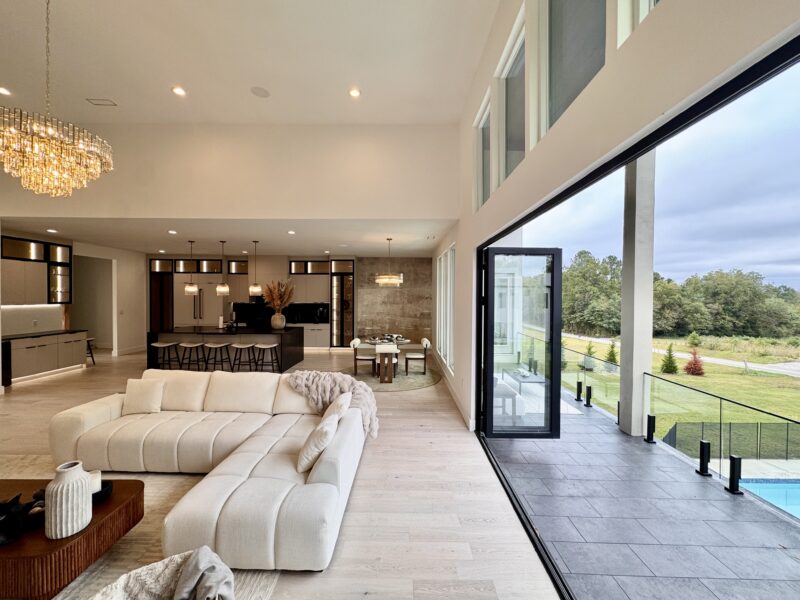 FIFA Housing & Modern Estate for Teams and Staff | Heated Pool + Theater & Gym | Sleeps 21 | Tailored Setup