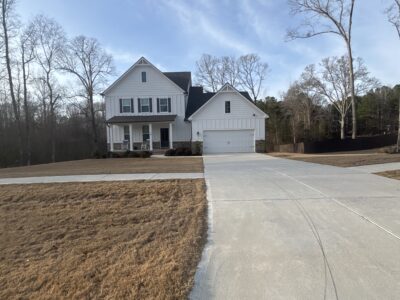 New, Clean and Modern 5 bedroom 4.5 bath Plus Pool