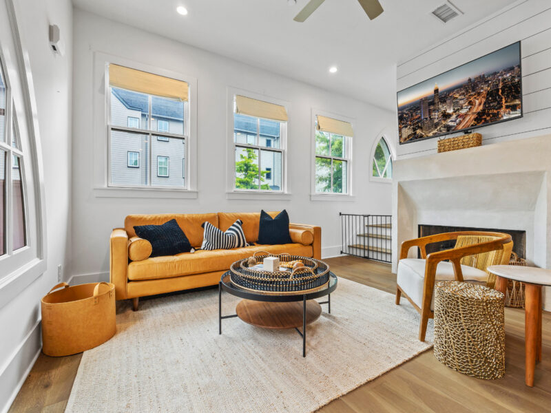 Luxury Townhome in Trilith -Steps from US Soccer Training Center, 1 Block to Pool & Restaurants & Private Oversized Courtyard!!!