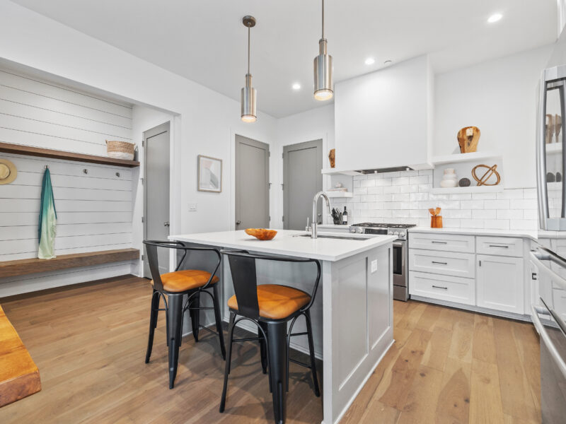 Luxury Townhome in Trilith -Steps from US Soccer Training Center, 1 Block to Pool & Restaurants & Private Oversized Courtyard!!!