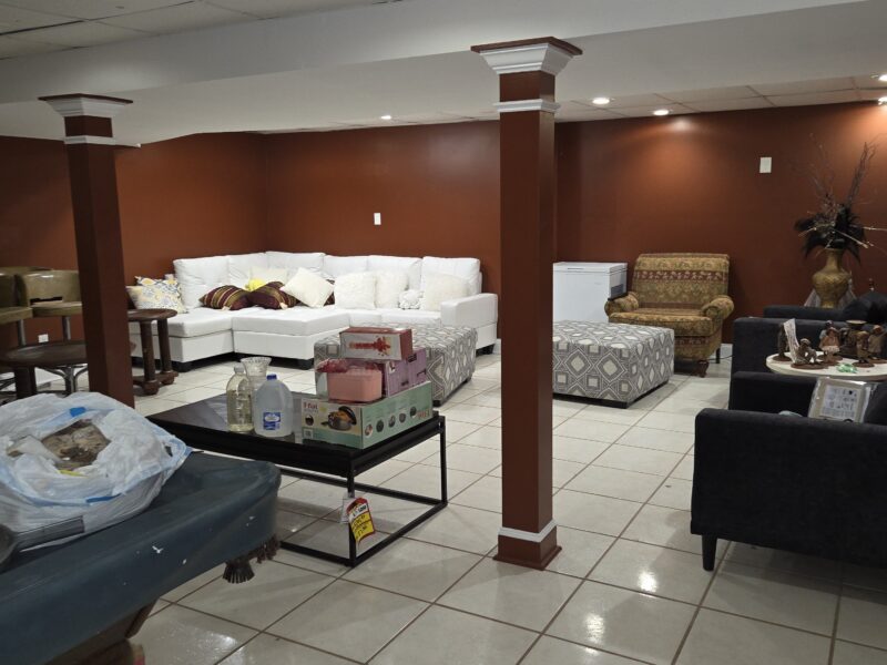 Private Estate/Duplex Residence 4 mins to soccer field.