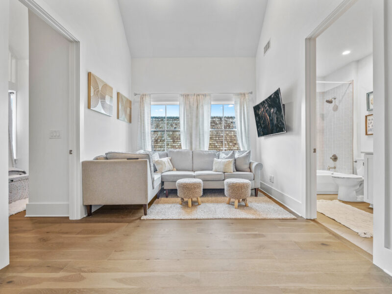 Luxury Townhome in Trilith -Steps from US Soccer Training Center, 1 Block to Pool & Restaurants & Private Oversized Courtyard!!!