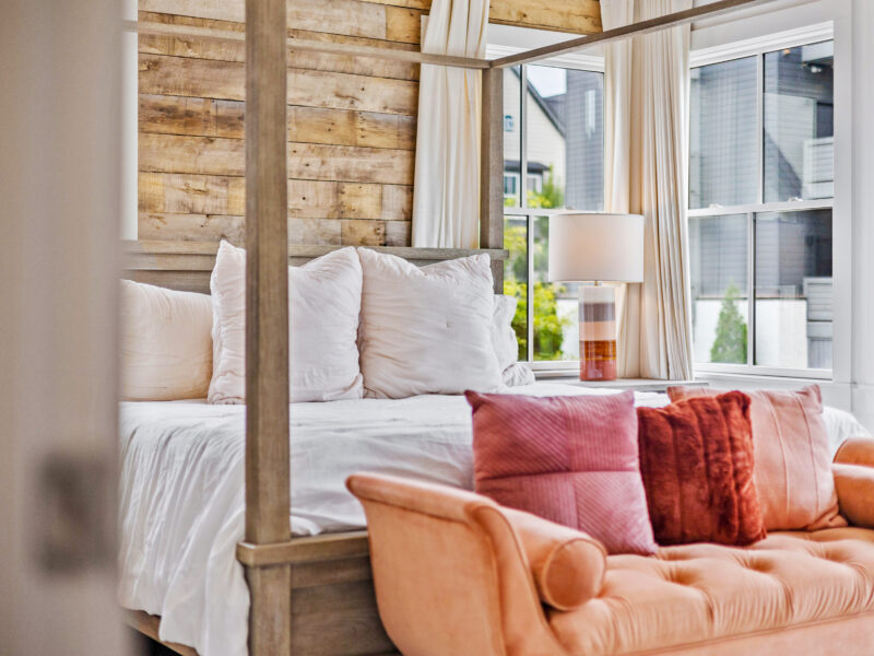 Luxury Townhome in Trilith -Steps from US Soccer Training Center, 1 Block to Pool & Restaurants & Private Oversized Courtyard!!!