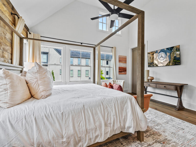 Luxury Townhome in Trilith -Steps from US Soccer Training Center, 1 Block to Pool & Restaurants & Private Oversized Courtyard!!!