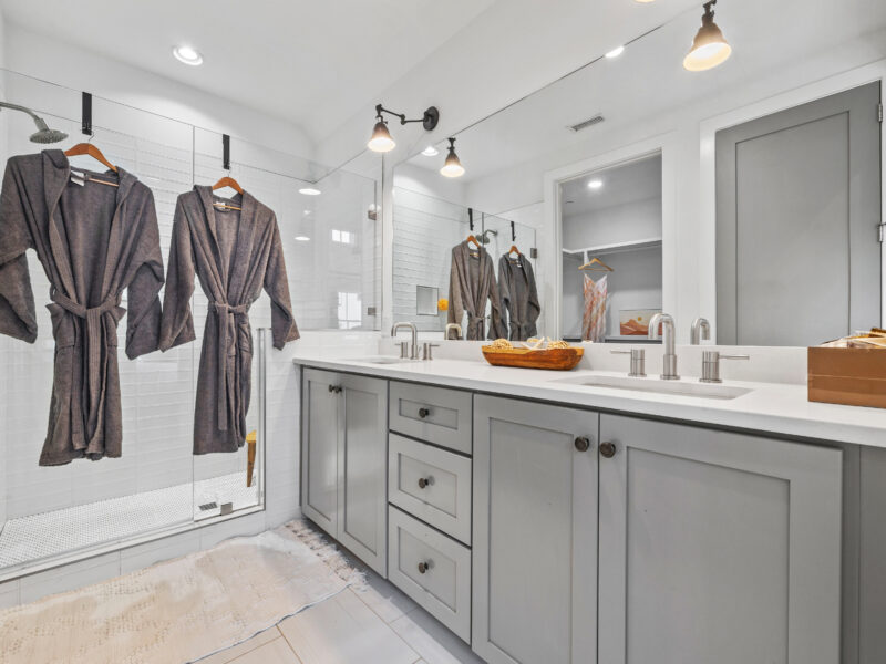 Luxury Townhome in Trilith -Steps from US Soccer Training Center, 1 Block to Pool & Restaurants & Private Oversized Courtyard!!!