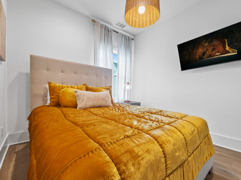 Luxury Townhome in Trilith -Steps from US Soccer Training Center, 1 Block to Pool & Restaurants & Private Oversized Courtyard!!!