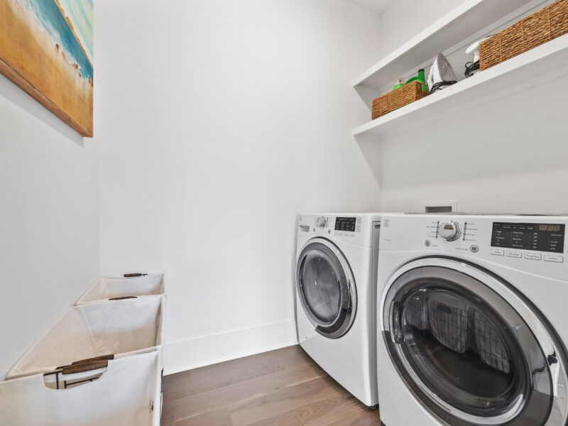 Luxury Townhome in Trilith -Steps from US Soccer Training Center, 1 Block to Pool & Restaurants & Private Oversized Courtyard!!!