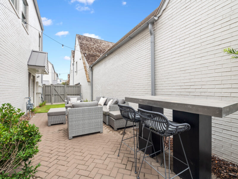 Luxury Townhome in Trilith -Steps from US Soccer Training Center, 1 Block to Pool & Restaurants & Private Oversized Courtyard!!!