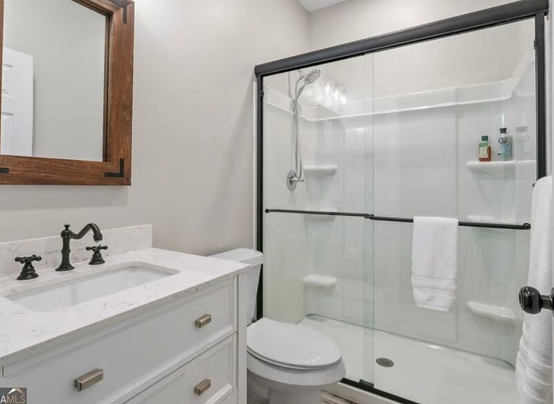 Peaceful gated 2 bedroom unit, with private pond access