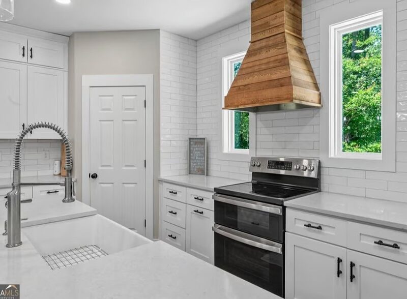 Peaceful gated 2 bedroom unit, with private pond access