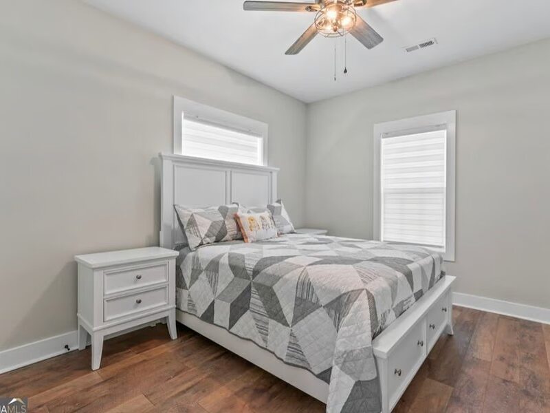 Peaceful gated 2 bedroom unit, with private pond access