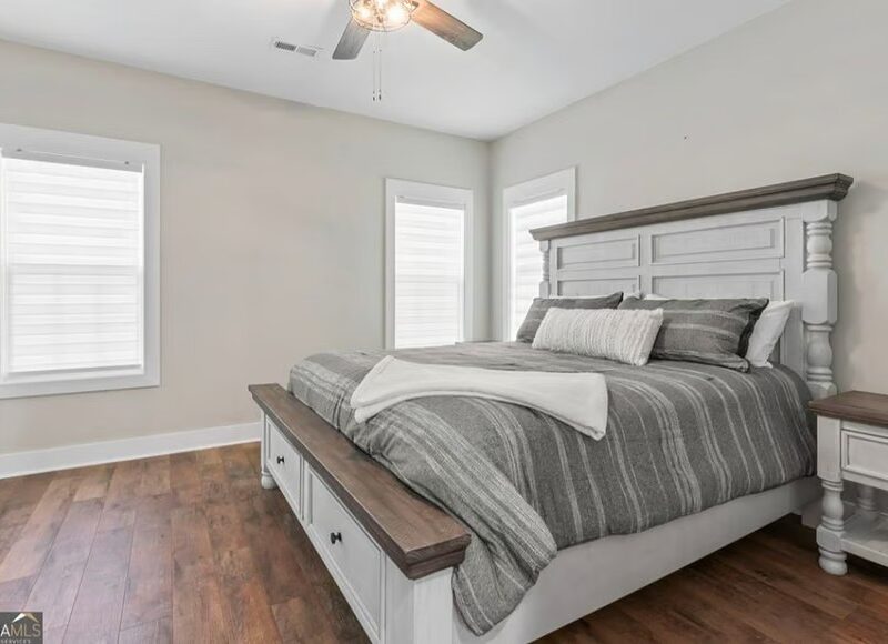 Peaceful gated 2 bedroom unit, with private pond access