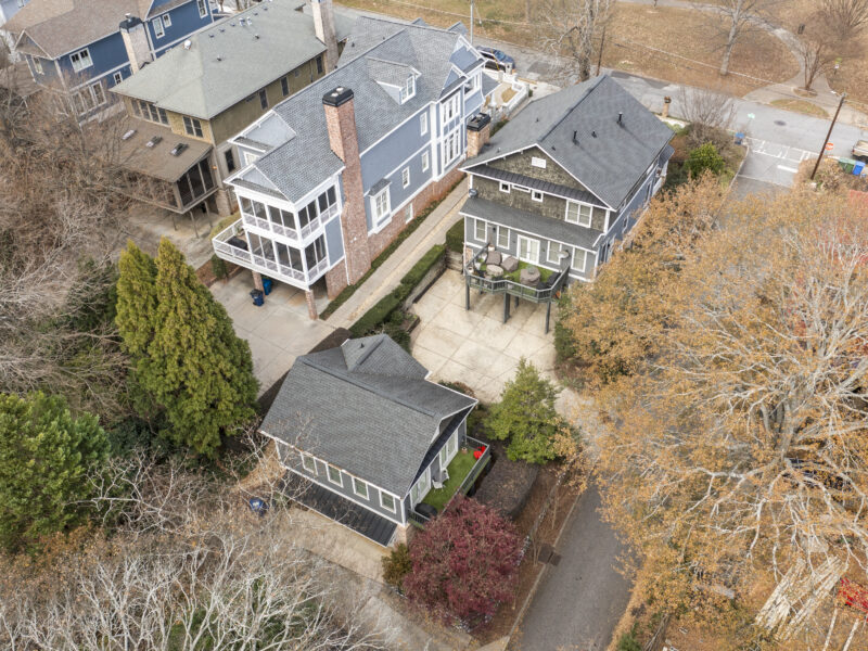 Candler Park Compound - 3 Distinct Spaces - 5 Bedrooms - 4 full baths / 2 - 1/2 baths - 30 - 45 Day Rental