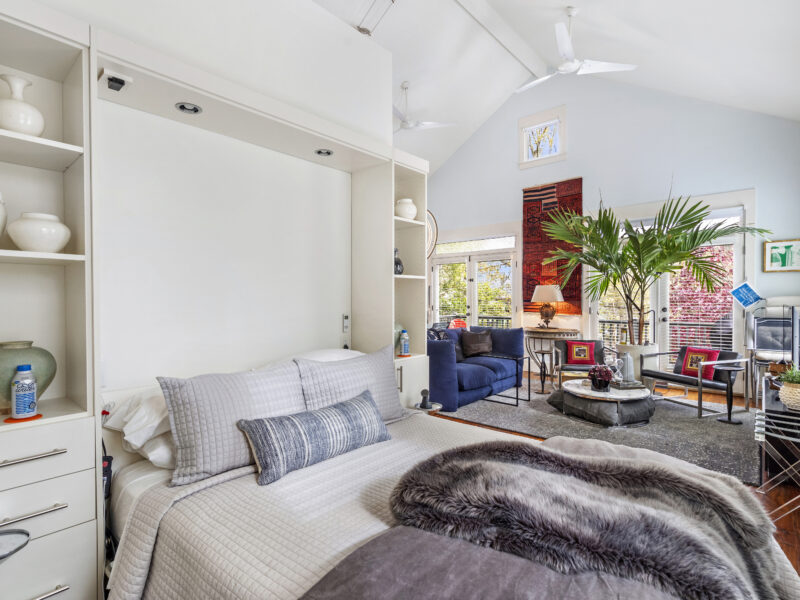 Candler Park Compound - 3 Distinct Spaces - 5 Bedrooms - 4 full baths / 2 - 1/2 baths - 30 - 45 Day Rental