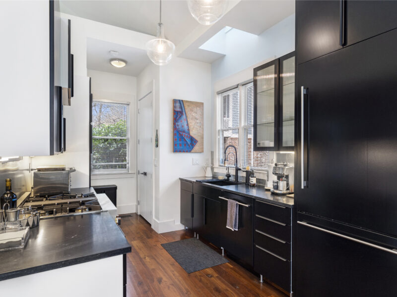 Candler Park Compound - 3 Distinct Spaces - 5 Bedrooms - 4 full baths / 2 - 1/2 baths - 30 - 45 Day Rental