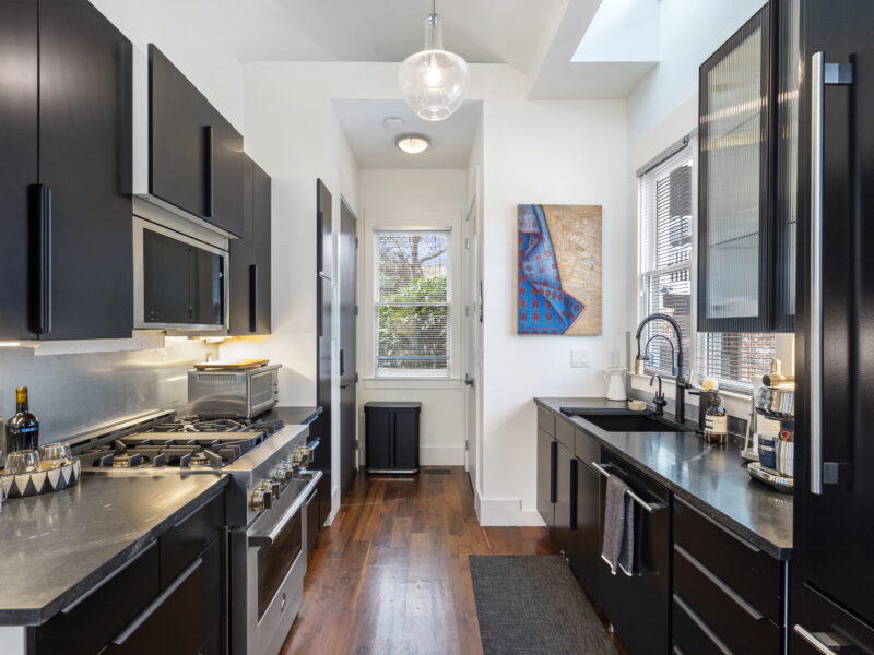 Candler Park Compound - 3 Distinct Spaces - 5 Bedrooms - 4 full baths / 2 - 1/2 baths - 30 - 45 Day Rental