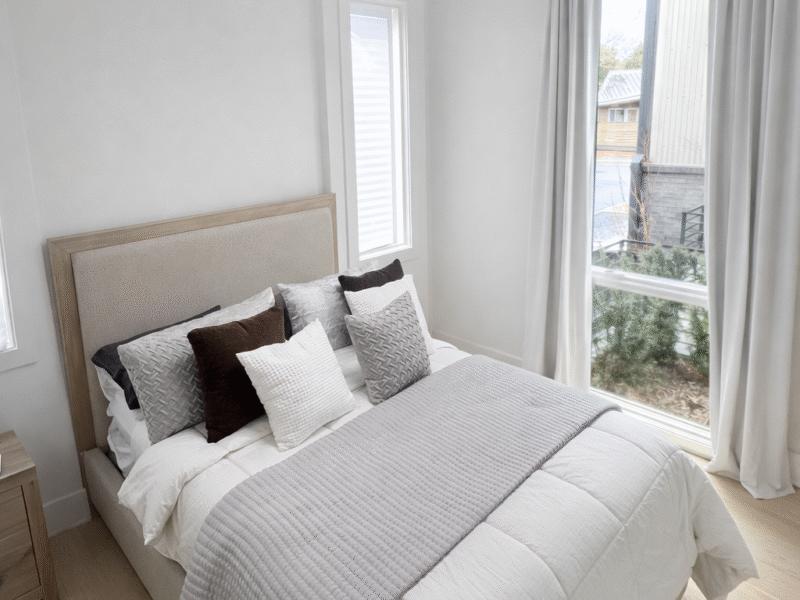 Bright Modern Retreat with Serene Natural Light in Trilith