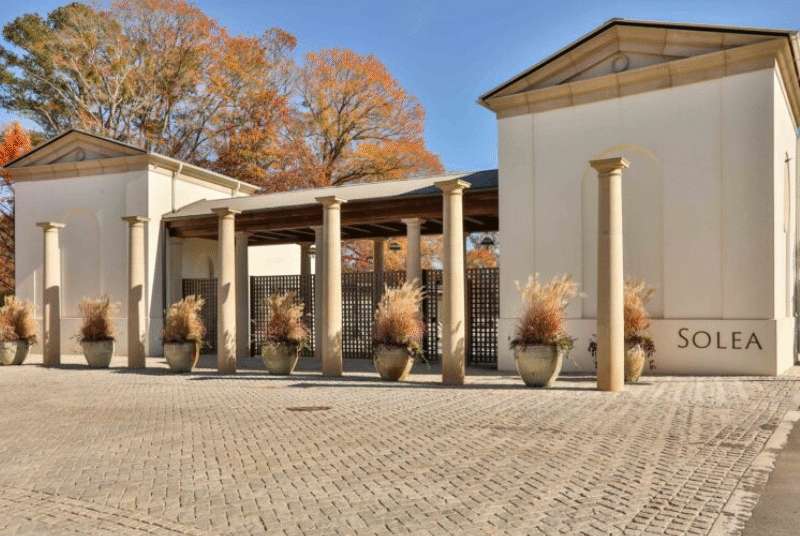 Bright Modern Retreat with Serene Natural Light in Trilith