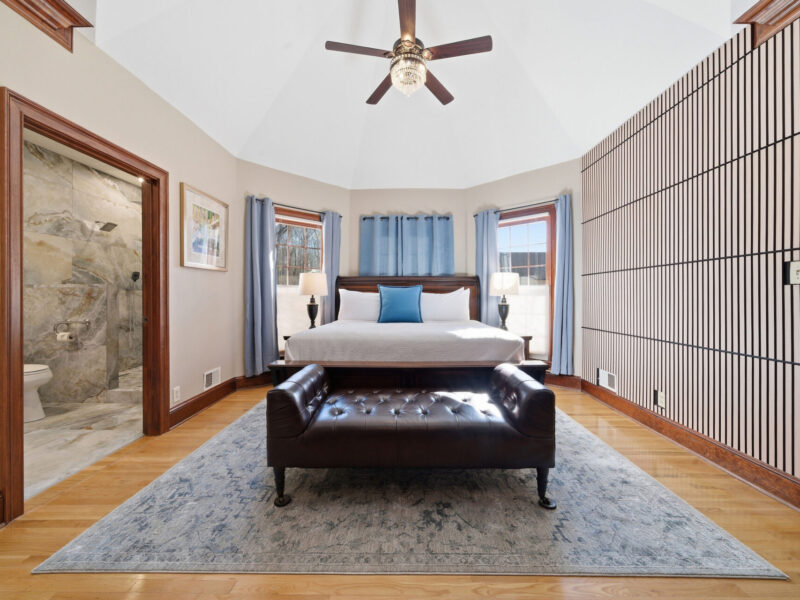 Pleasanton Courtyard Bed And Breakfast