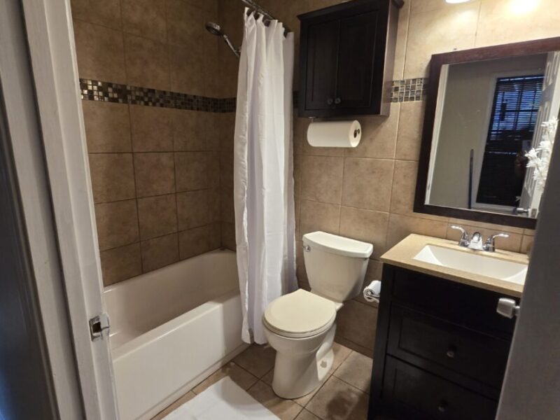 Luxury 4BR Oasis with a dedicated office ( Sleeps up to 10 ppl)