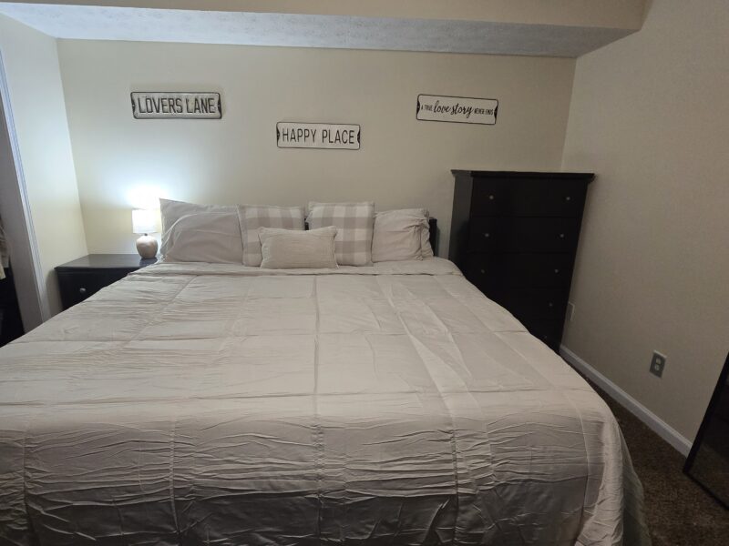 Luxury 4BR Oasis with a dedicated office ( Sleeps up to 10 ppl)