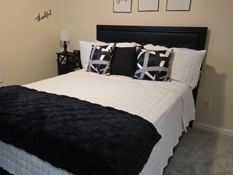 Luxury 4BR Oasis with a dedicated office ( Sleeps up to 10 ppl)