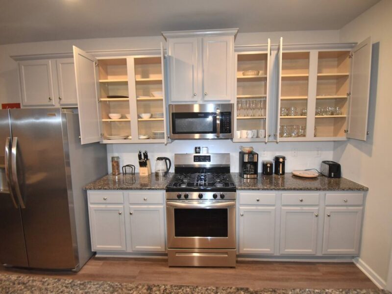 Modern townhouse near Stone Mountain. Sleeps 10.