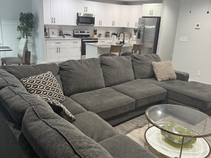 Modern townhouse near Stone Mountain. Sleeps 10.