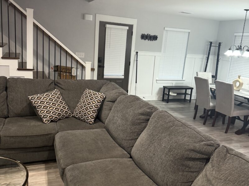 Modern townhouse near Stone Mountain. Sleeps 10.