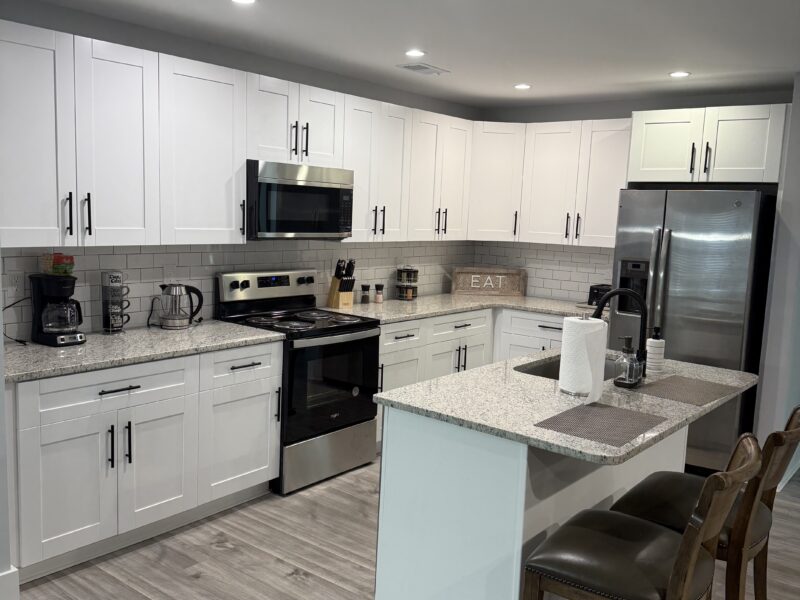 Modern townhouse near Stone Mountain. Sleeps 10.