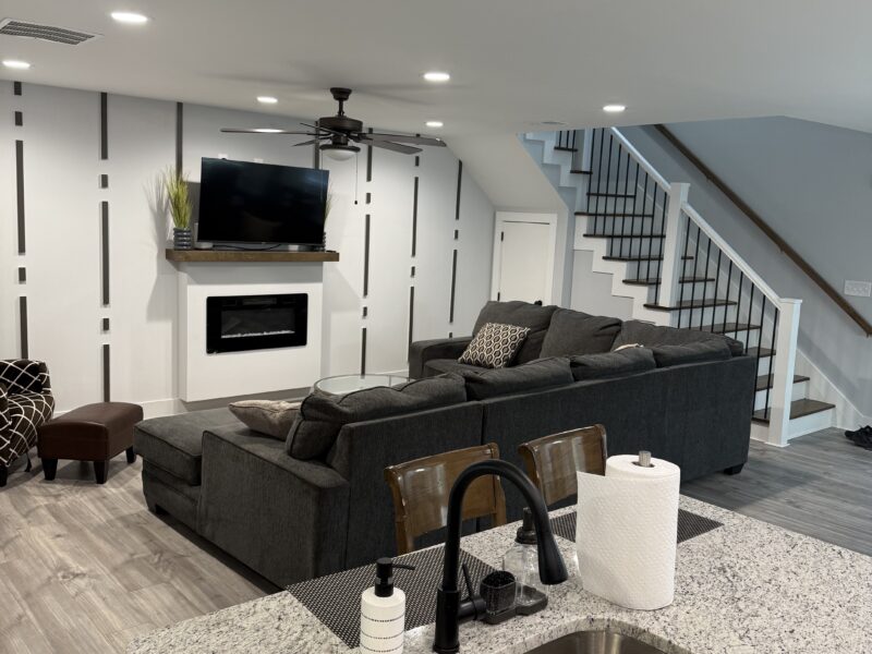 Modern townhouse near Stone Mountain. Sleeps 10.