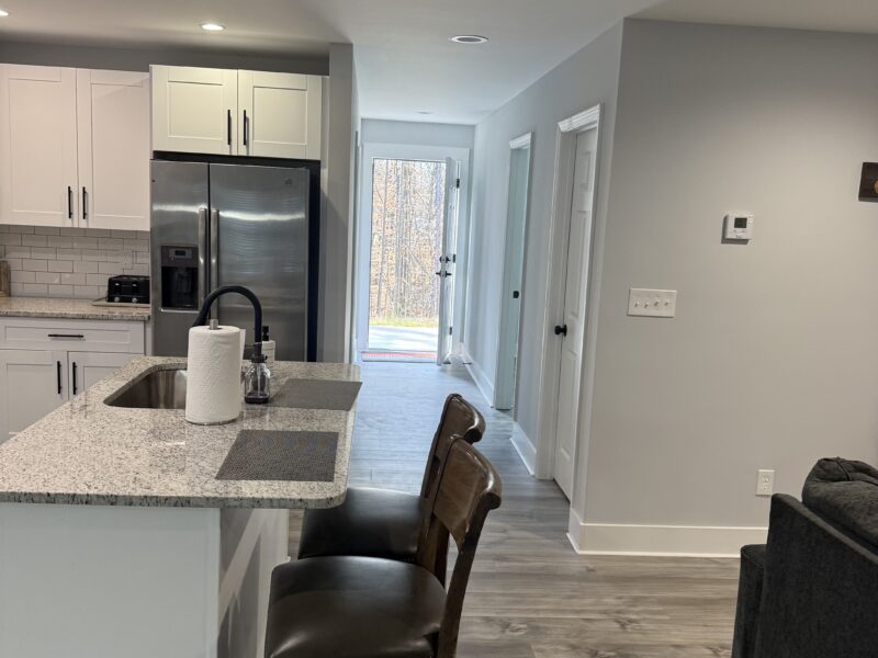 Modern townhouse near Stone Mountain. Sleeps 10.