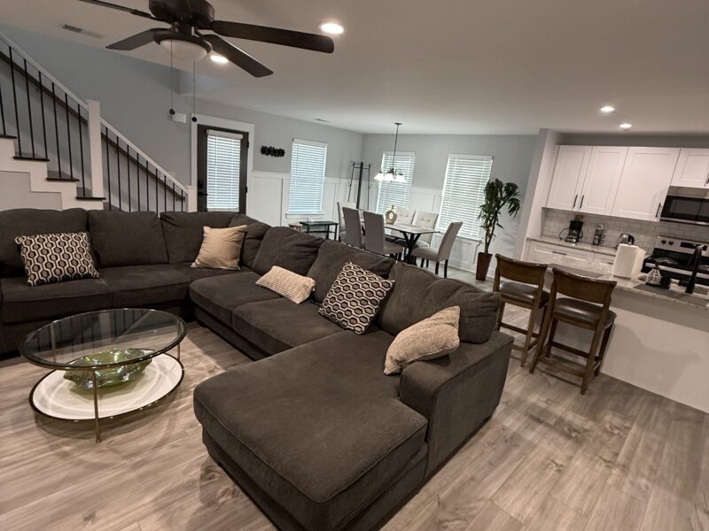 Modern townhouse near Stone Mountain. Sleeps 10.