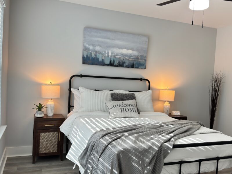 Modern townhouse near Stone Mountain. Sleeps 10.