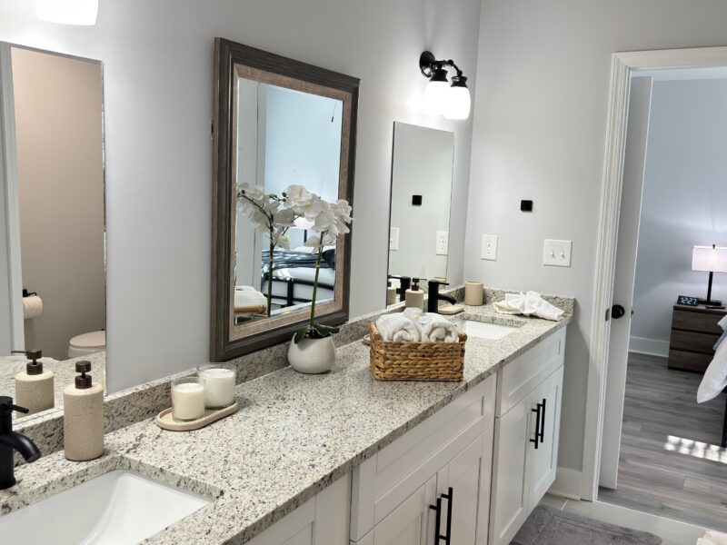 Modern townhouse near Stone Mountain. Sleeps 10.