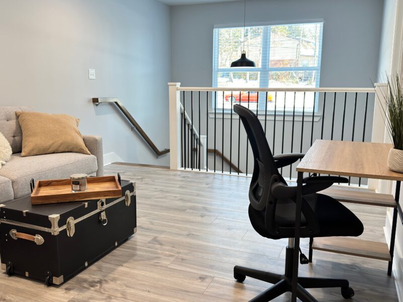 Modern townhouse near Stone Mountain. Sleeps 10.