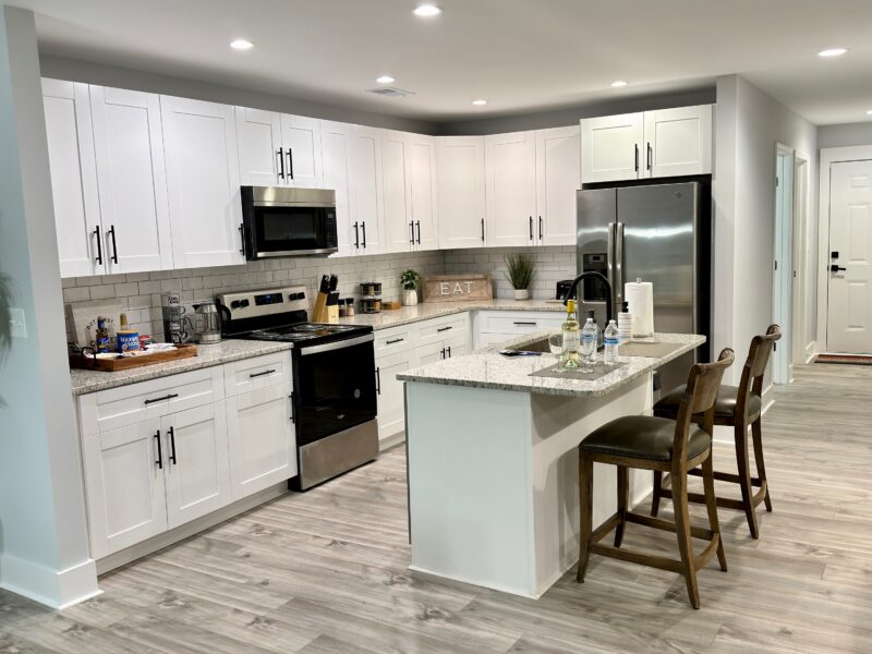 Modern townhouse near Stone Mountain. Sleeps 10.