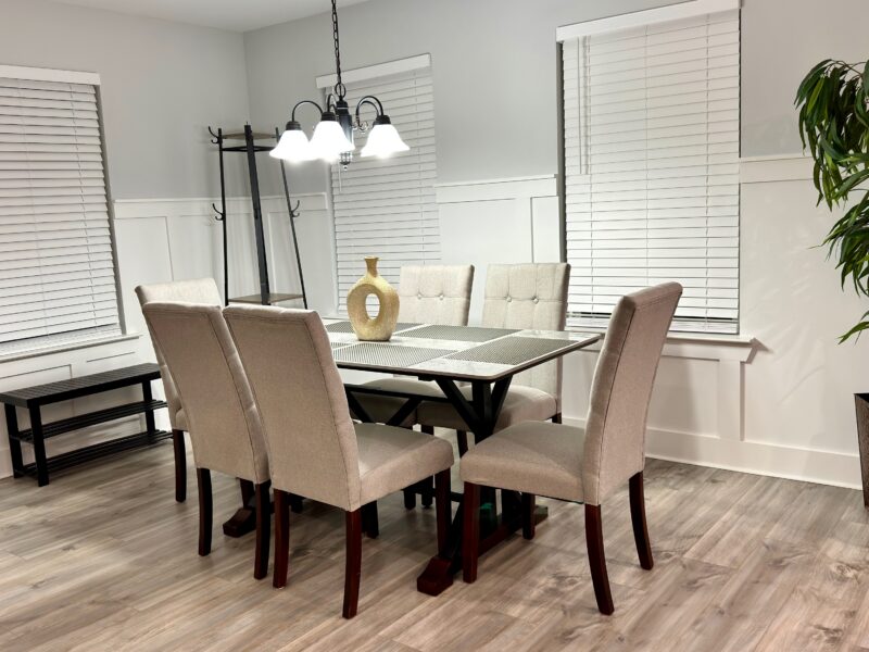 Modern townhouse near Stone Mountain. Sleeps 10.