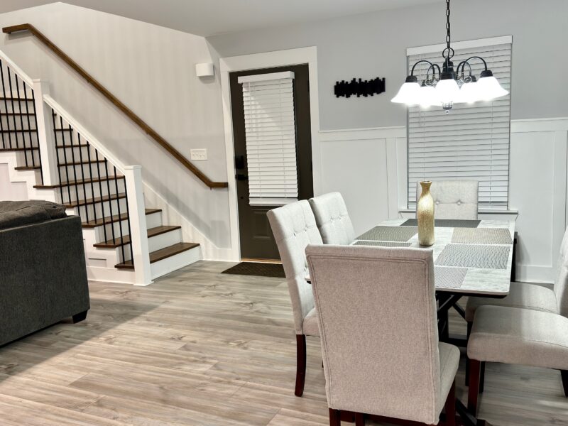 Modern townhouse near Stone Mountain. Sleeps 10.