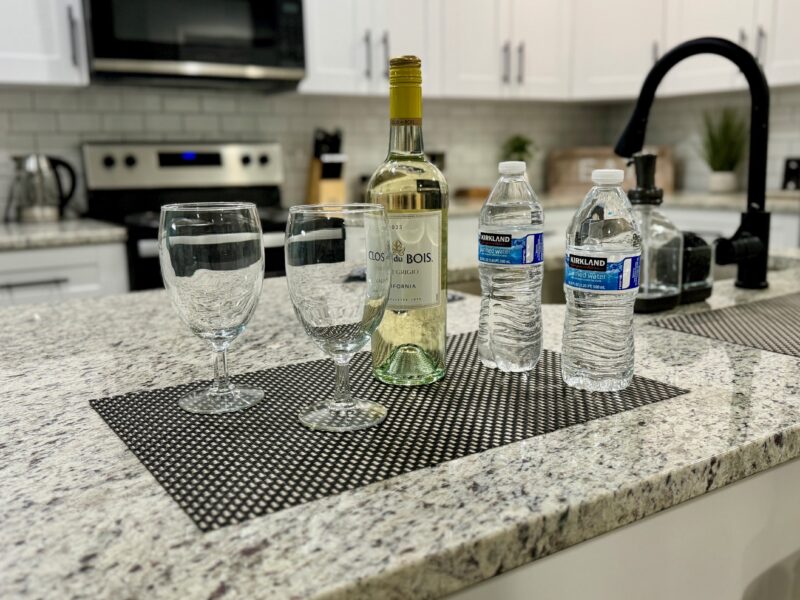 Modern townhouse near Stone Mountain. Sleeps 10.