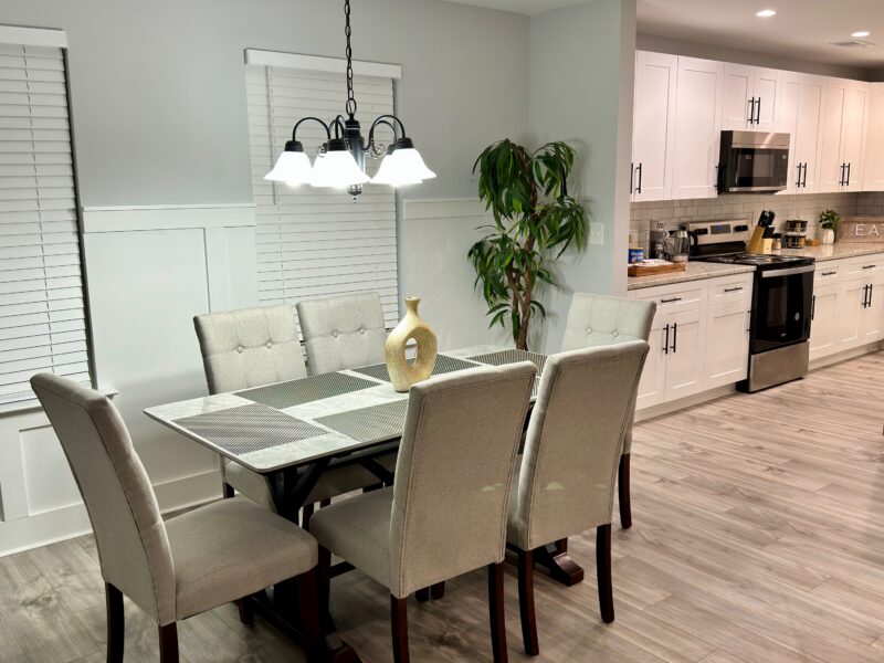 Modern townhouse near Stone Mountain. Sleeps 10.