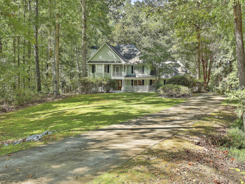 Cozy 2 story, 4 bed, 3 bath home on 6 acres! 10 minutes from Trilith and the National Training Center