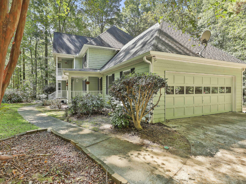 Cozy 2 story, 4 bed, 3 bath home on 6 acres! 10 minutes from Trilith and the National Training Center