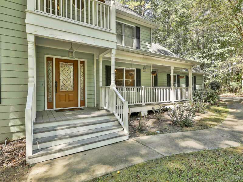 Cozy 2 story, 4 bed, 3 bath home on 6 acres! 10 minutes from Trilith and the National Training Center