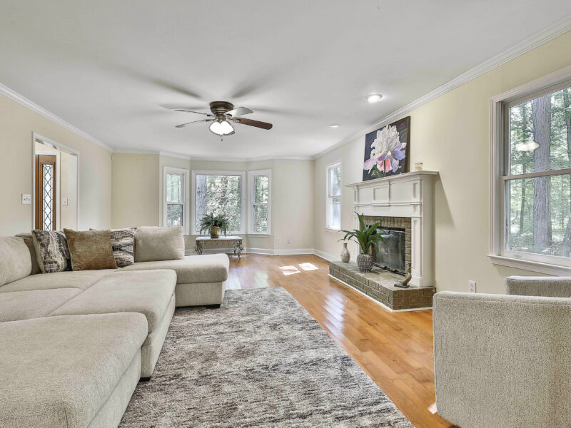 Cozy 2 story, 4 bed, 3 bath home on 6 acres! 10 minutes from Trilith and the National Training Center