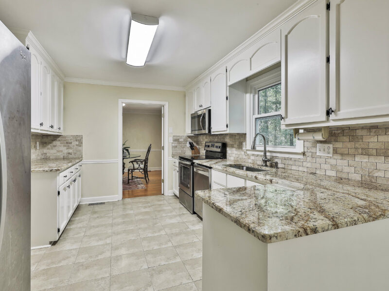 Cozy 2 story, 4 bed, 3 bath home on 6 acres! 10 minutes from Trilith and the National Training Center