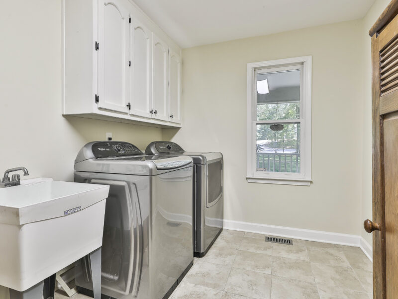 Cozy 2 story, 4 bed, 3 bath home on 6 acres! 10 minutes from Trilith and the National Training Center