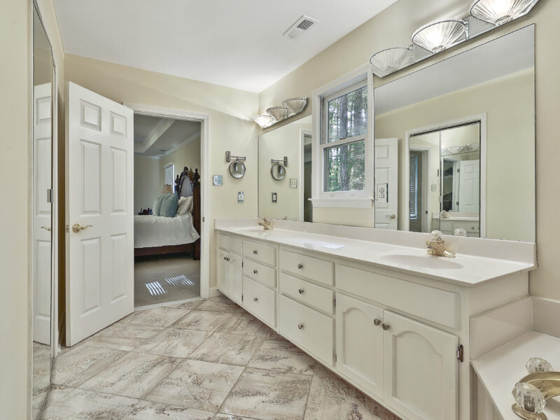 Cozy 2 story, 4 bed, 3 bath home on 6 acres! 10 minutes from Trilith and the National Training Center